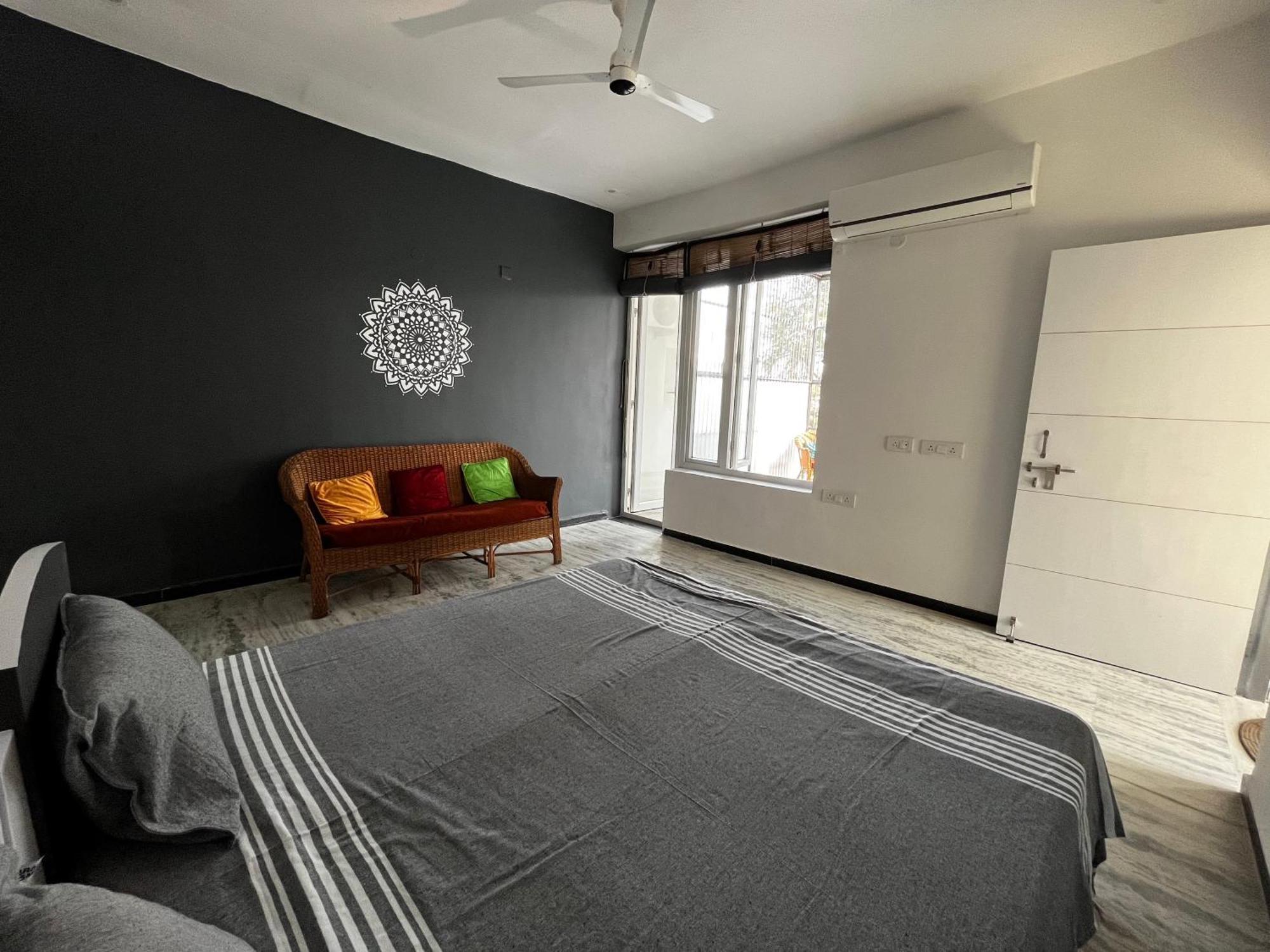 Metro Connected Homestay With Parkview Грейтър Нойда Екстериор снимка