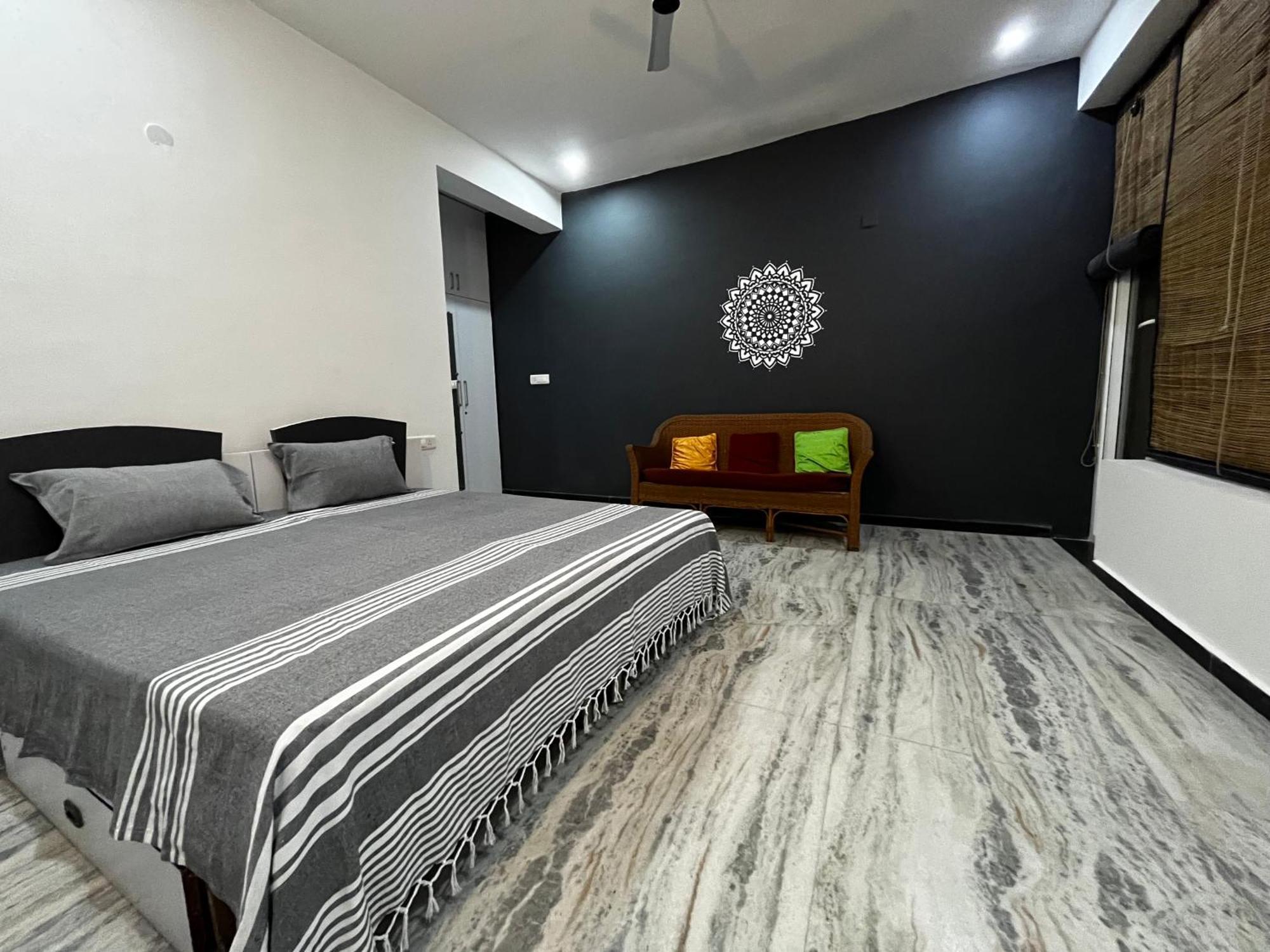 Metro Connected Homestay With Parkview Грейтър Нойда Екстериор снимка