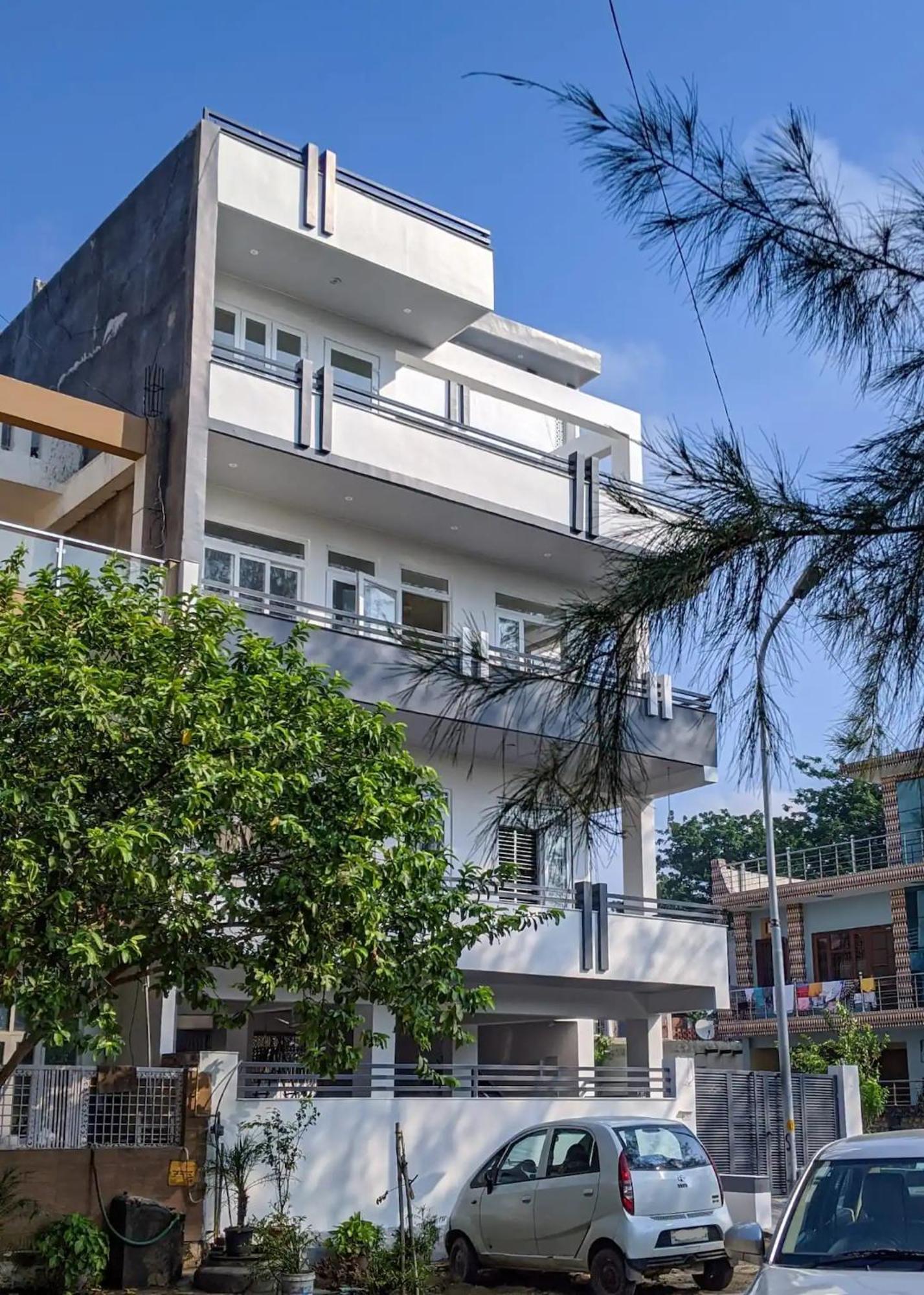 Metro Connected Homestay With Parkview Грейтър Нойда Екстериор снимка